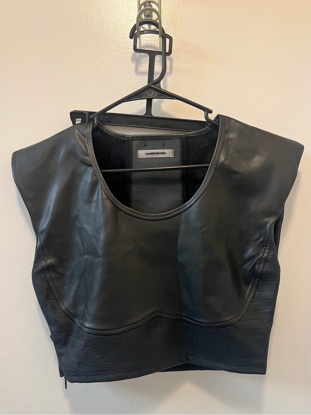 Woman’s scoop crop top shirt size 8 by maniere de voir